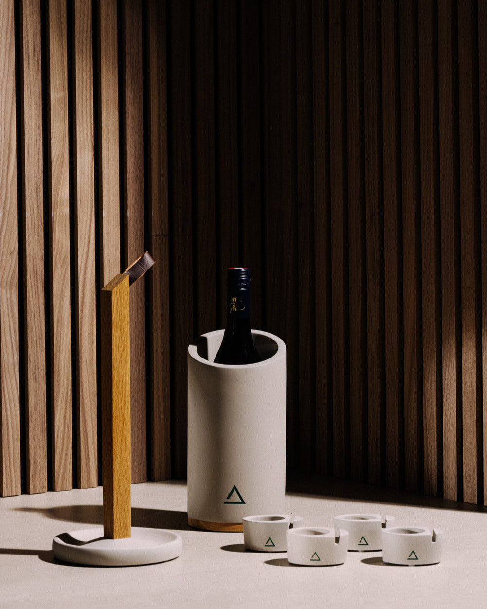 EB_klein_auf Holzhintergrund_Betonwald