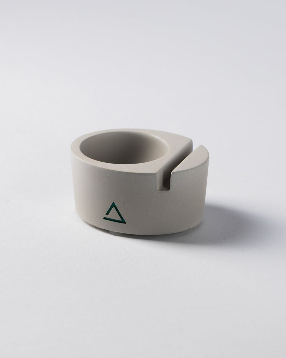 Eierbecher_klein_Freisteller mit Schatten_Betonwald