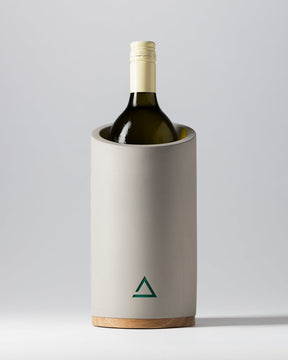 Weinkühler_klein_Freisteller_mit_Wein__mit_Schatten_Betonwald